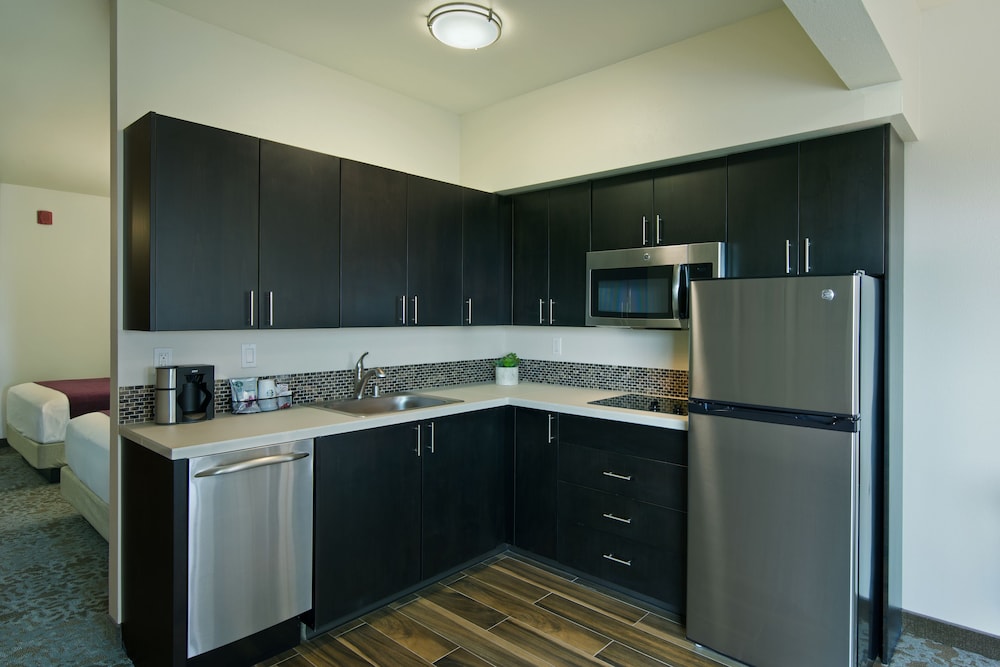 Rohnert Park Vacations - Oxford Suites Sonoma County - Property Image 4