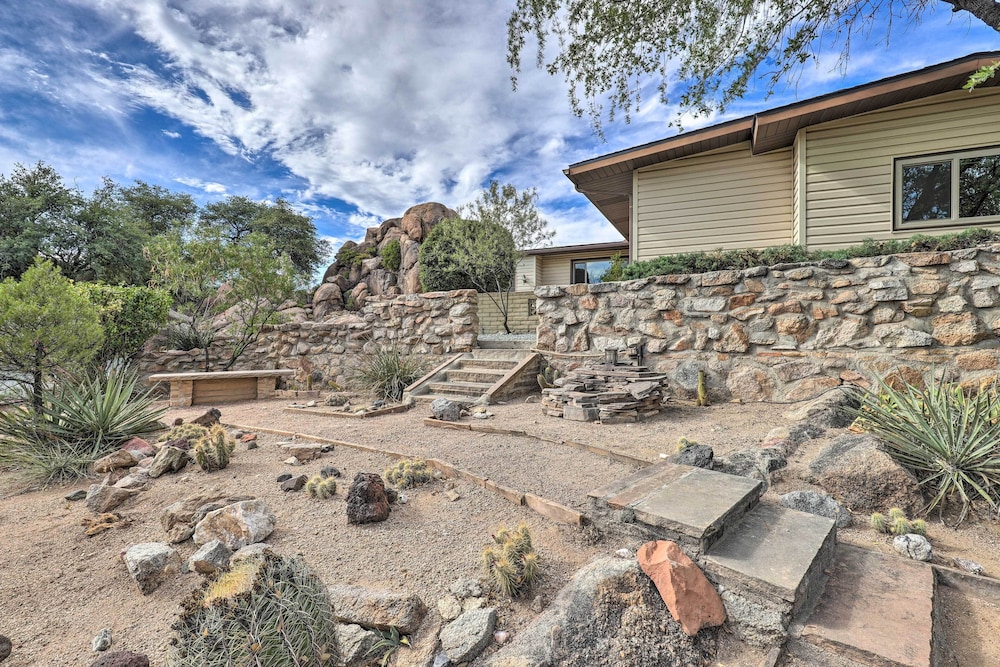 Walk to Watson Lake: Private Prescott Home!