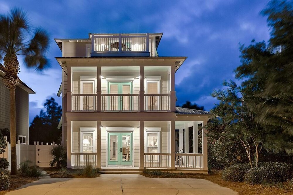 SHELL OF A GOOD TIME 3 Bedroom Holiday Home by Five Star Properties