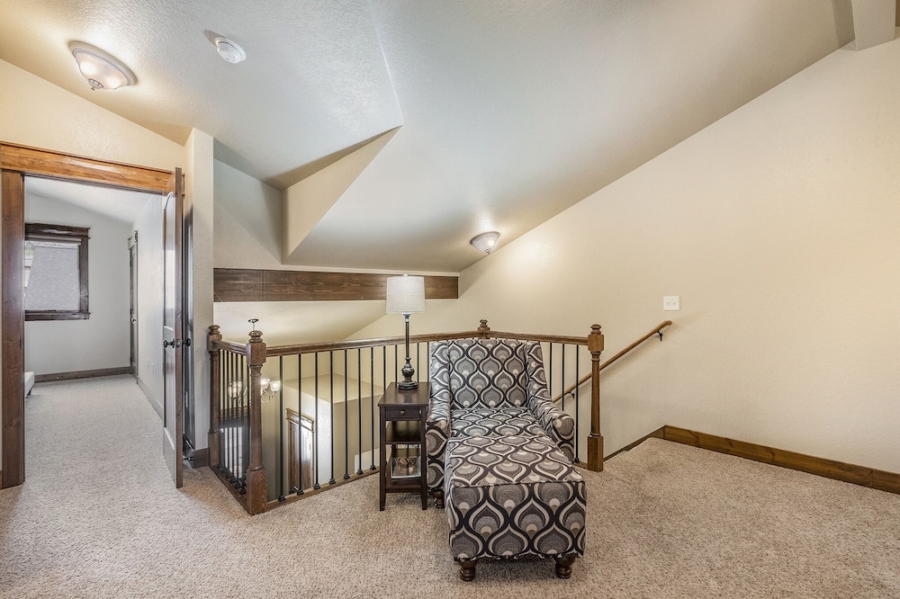 Twin Pines -- Ev 6123 3 Bedroom Townhouse by RedAwning - Property Image 7
