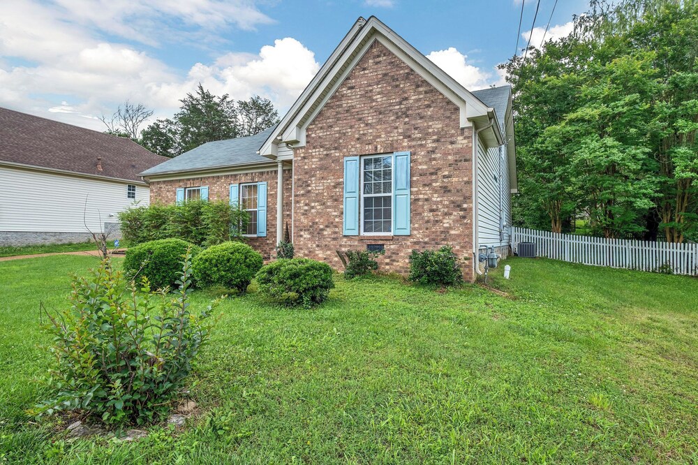 18 Mi to Nashville: Home w/ Dedicated Workspace