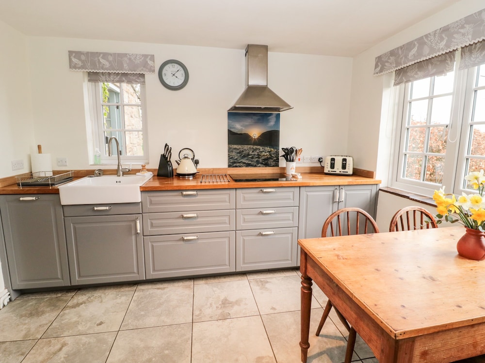 2 Redeswood Cottages view 5