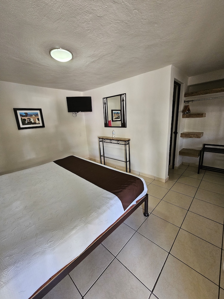 Hotel Ejecutivo Aeropuerto Morelia - Property Image 38