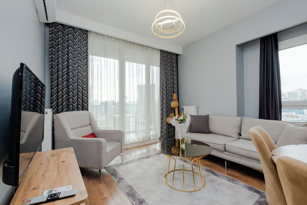 LUX RESIDENCE 2 ROOMS 1 SALOON