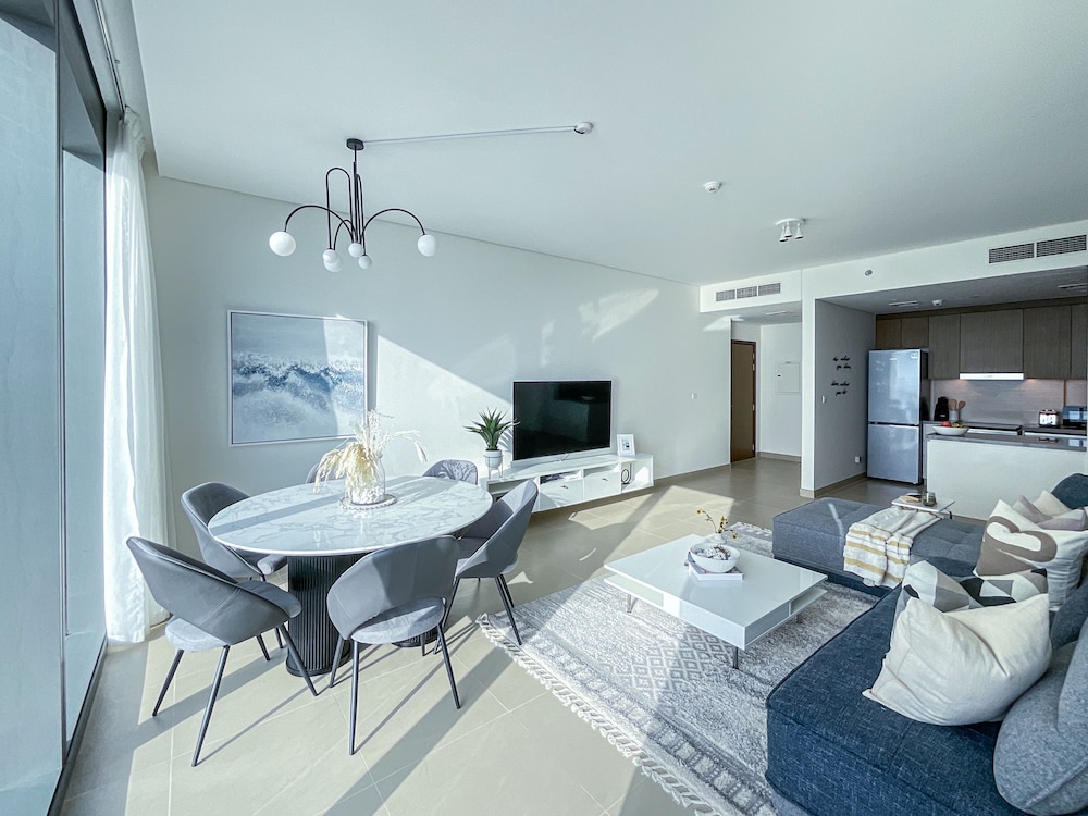 HiGuests - EMAAR 52-42