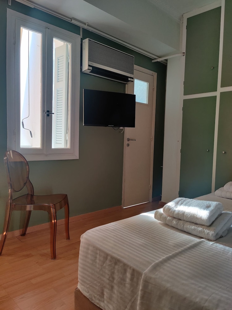 Cosy 1BR Apt With Balcony in Vibrant Exarcheia