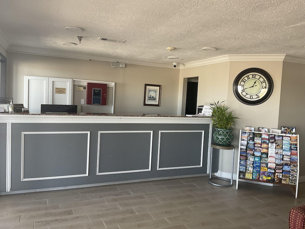 Beaumont Vacations - Executive Inn  Suites - Property Image 3