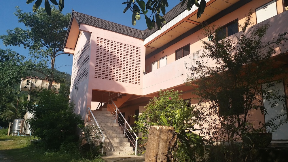 Hotel 99 Inn Hotel - Image 1