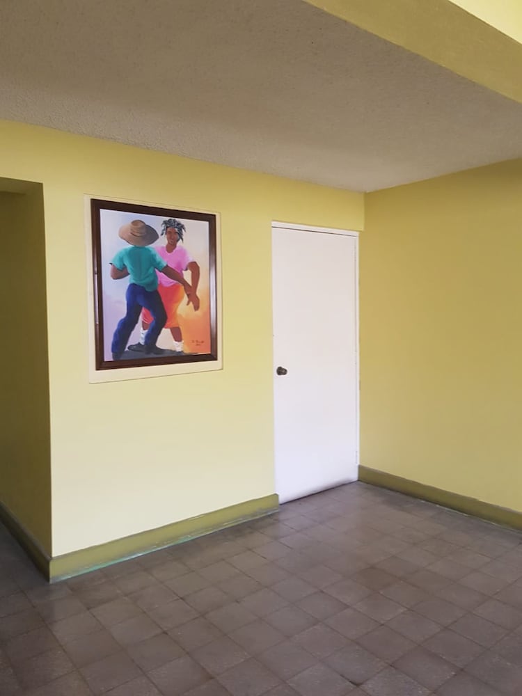 New Kingston Apt at Kensington Court