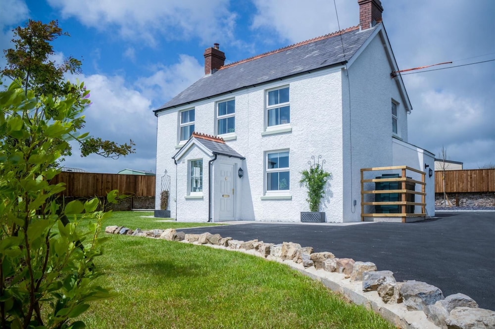 Elidyr Cottage - 3 Bedroom Cottage - Amroth view 5