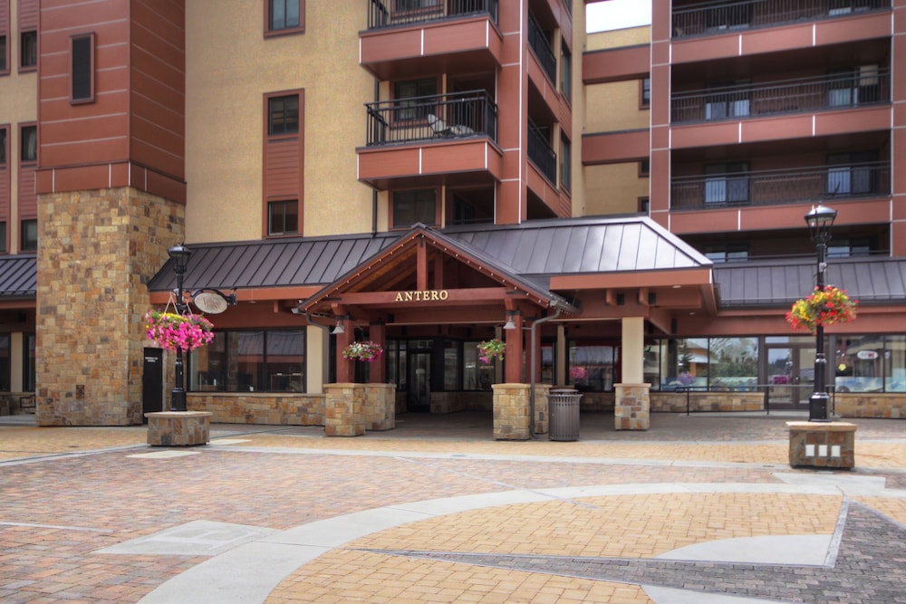 Hotel Winter Ski-in/out Studio Sleeps 4, Steps To Historic Main St Studio Bedroom Condo by RedAwning - Image 1