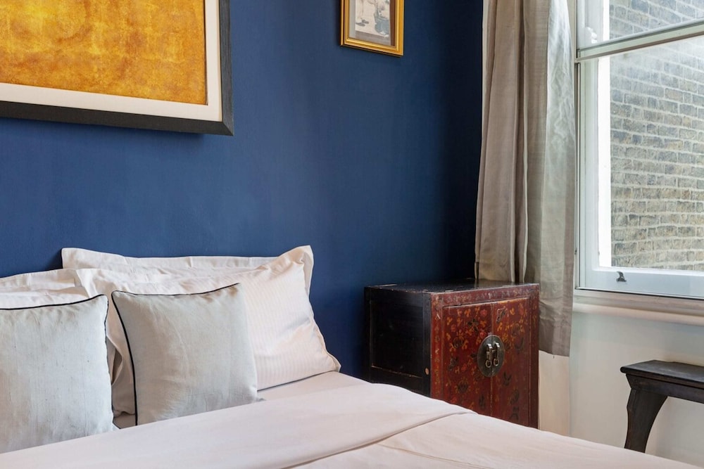Gorgeous 1 Bedroom in Earl's Court With Vintage Furniture