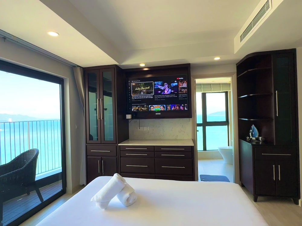 Gold Coast Balcony Serviced Apartment