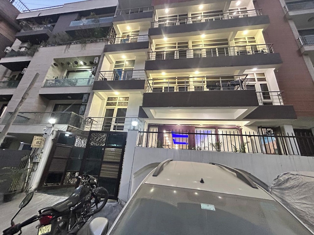 Hotel 82 Inn