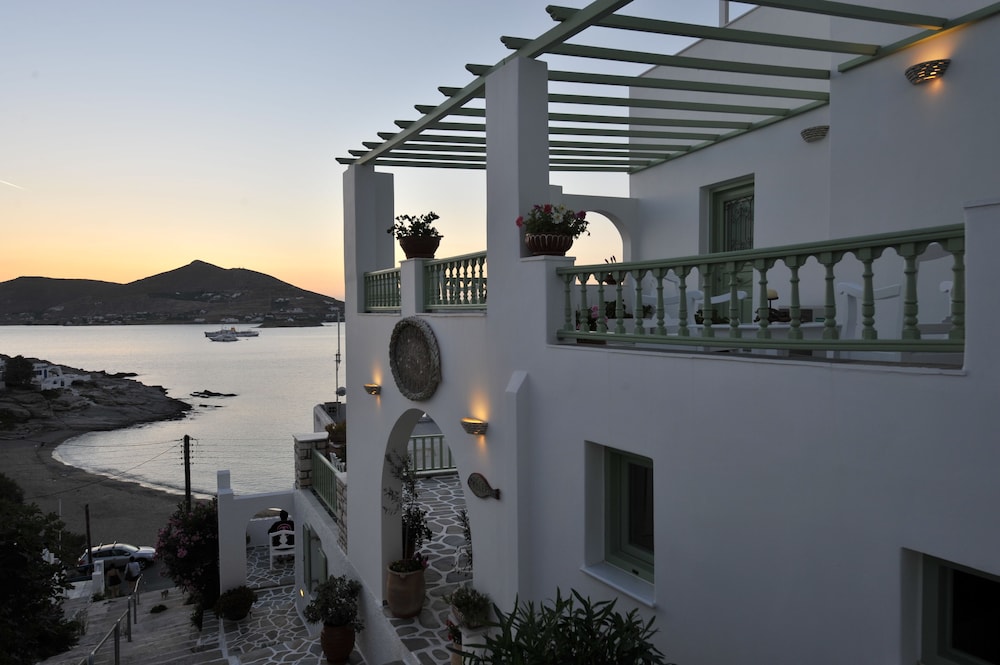 Villa Isabella Studios & Suites