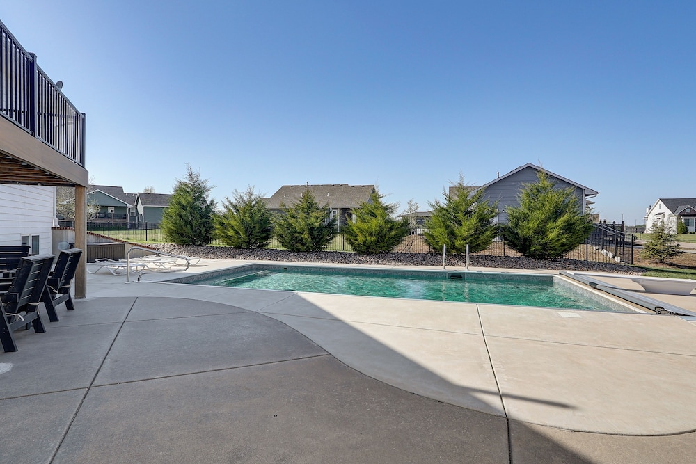 Balcony & Patio: Spacious Home in Bel Aire!