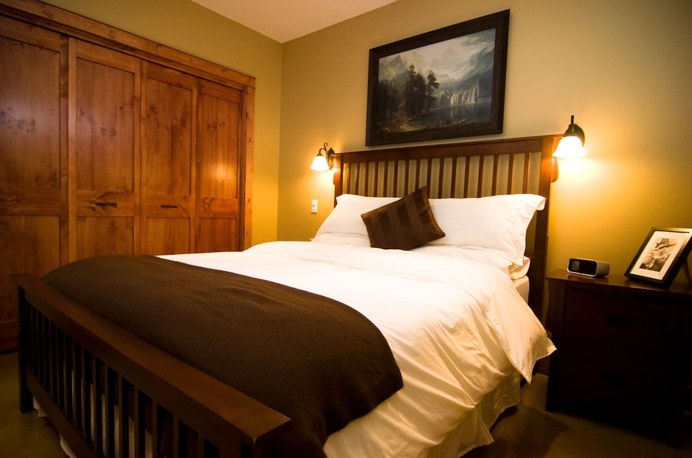 Cedar House Restaurant & Chalets - Image 3