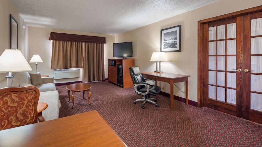 St. Charles Vacations - Best Western Inn of St. Charles - Property Image 9