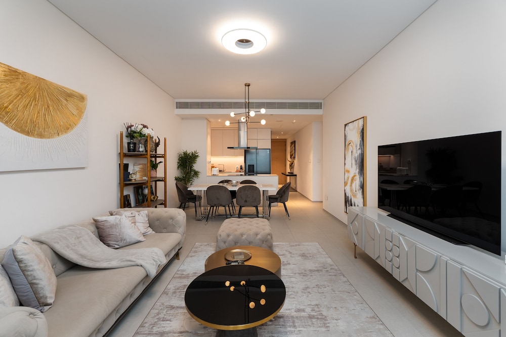 Elegant Address JBR 3BR w Beach Accesss
