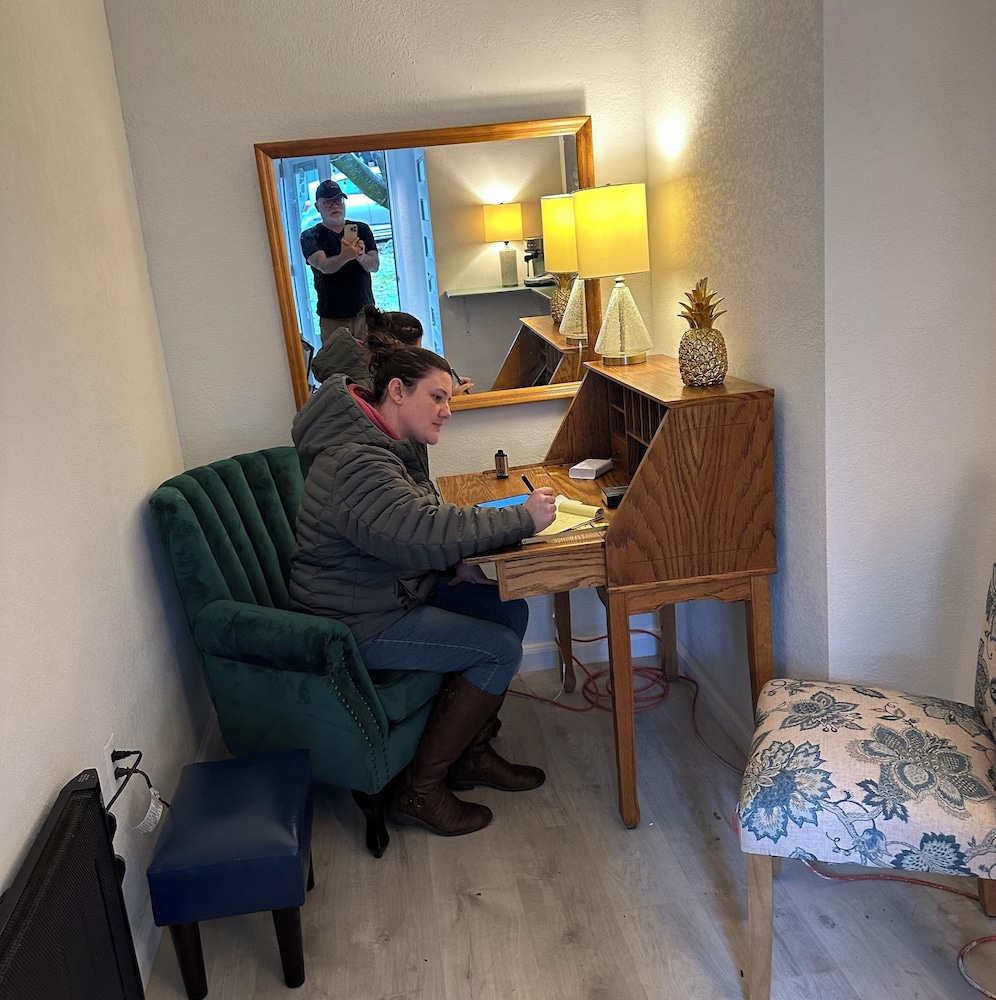 Grass Valley Vacations - The Pines Inn and Cottages - Property Image 1