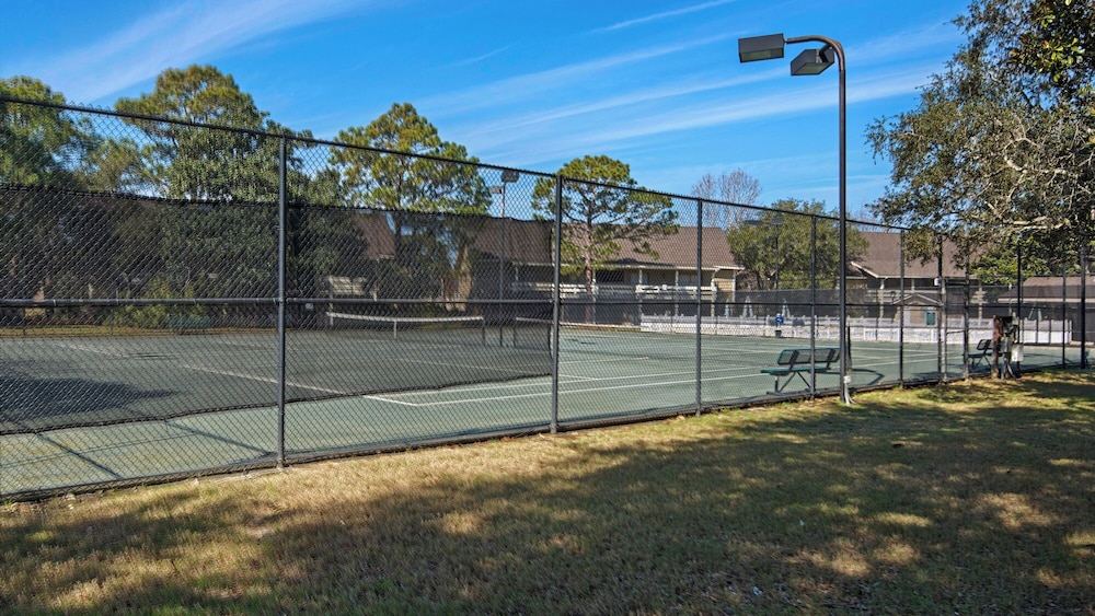 Sleeps 8 w/ Resort Pools, Tennis, Golf & Beach Access + Attraction Tickets!