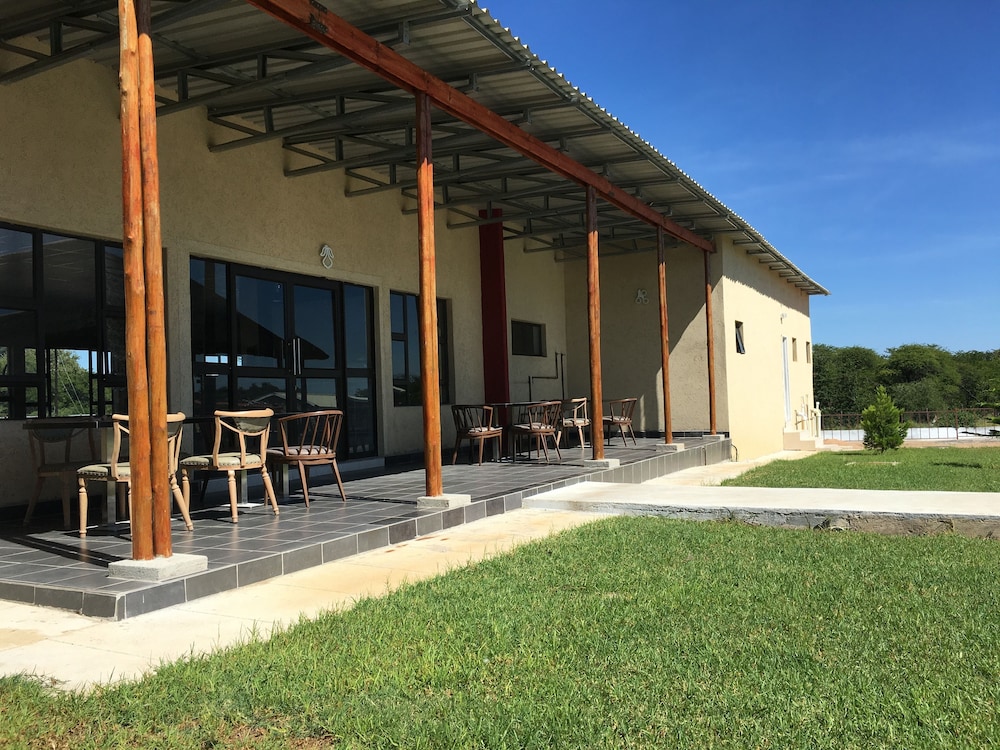 Shumba Lodge