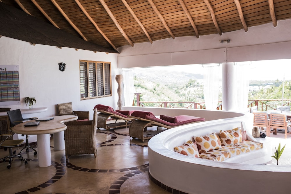 Villa Pina by Hostelsmates