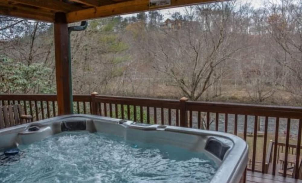 Toccoa Fish Tales view 3