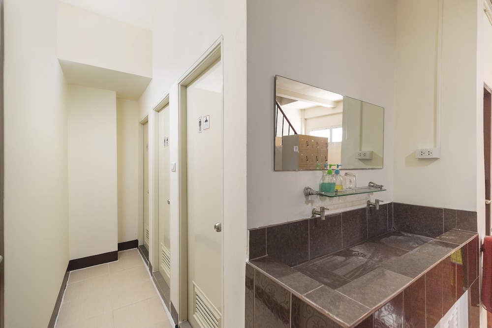 Bangkok Check Inn - Hostel
