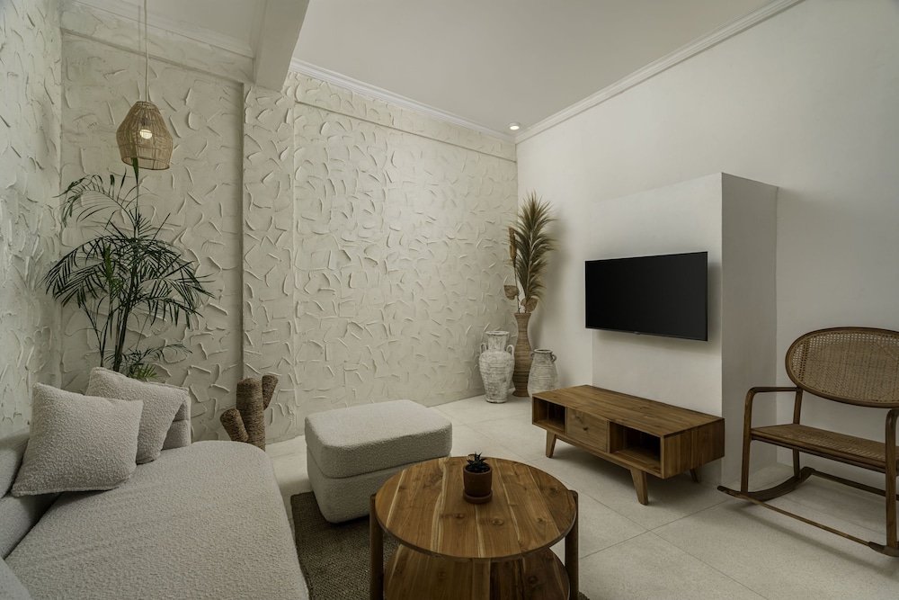 Casa Amor by GORO