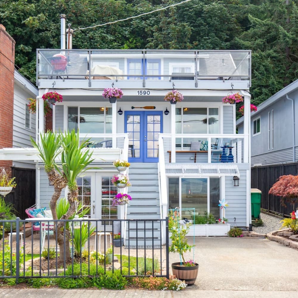 2BR 2BA The Waterfront Gray on Alki Beach EXT Stay view 5