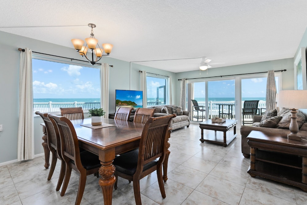 Paradise Beach Club by Happy Palm Stays