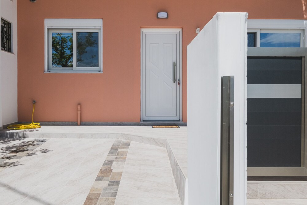 Spacious & New fully equipped Home with Parking view 4