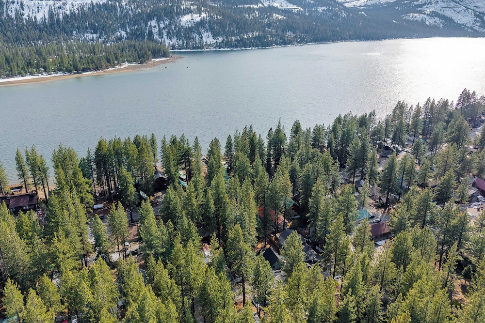 Stylish Truckee Retreat Deck, Near Lake & Skiing Moraine by Avantstay