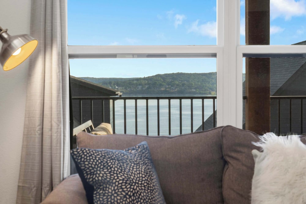 Pineapple Pointe - Stay for 20