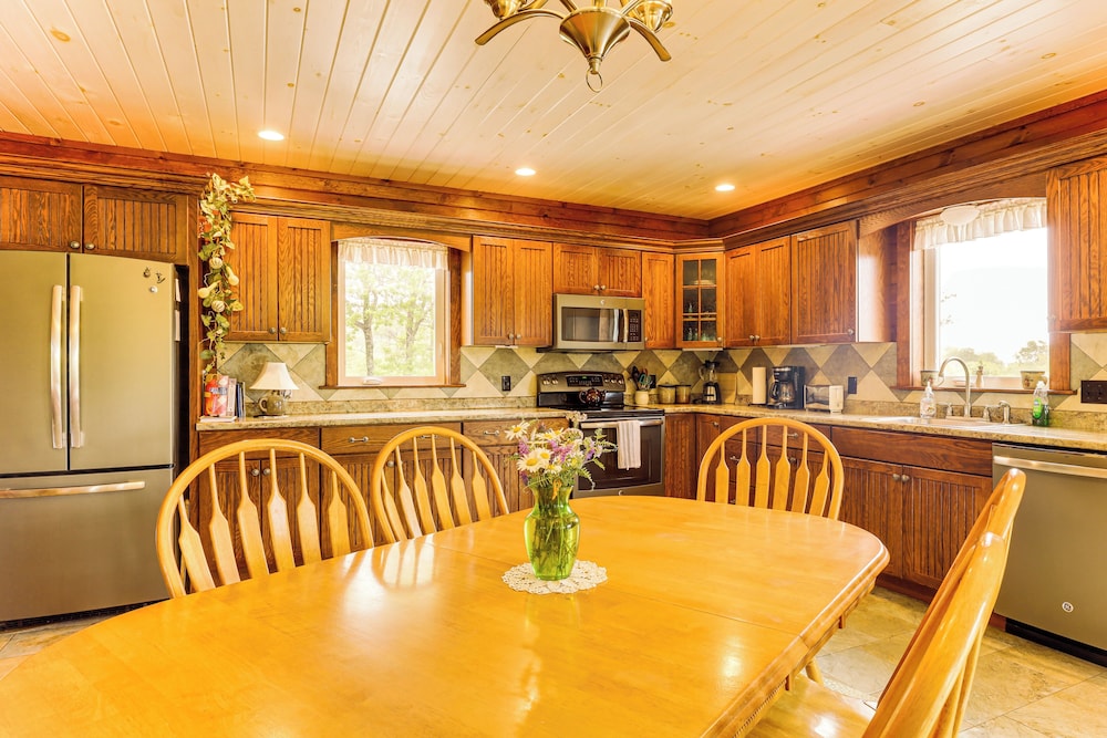 The Hideaway in Downeast Maine: Walk to Ocean