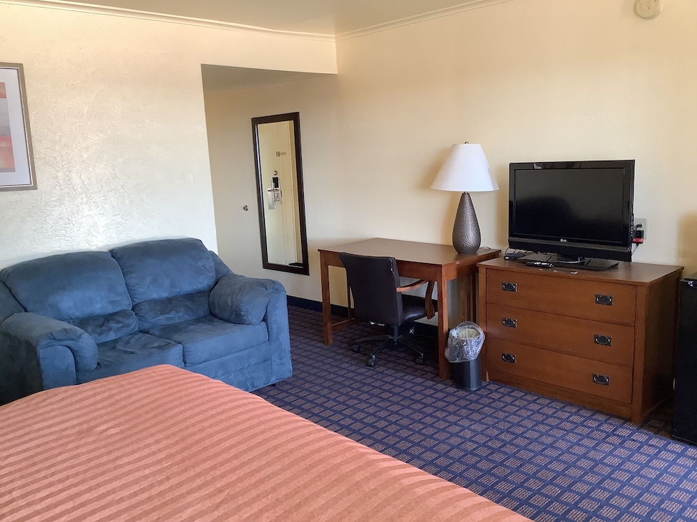 Dodge City Vacations - Silver Spur Vintage Inn  Suites - Property Image 36