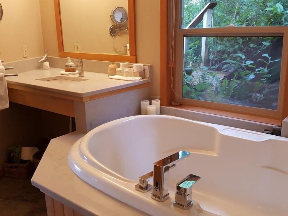 Reef Point Oceanfront B & B