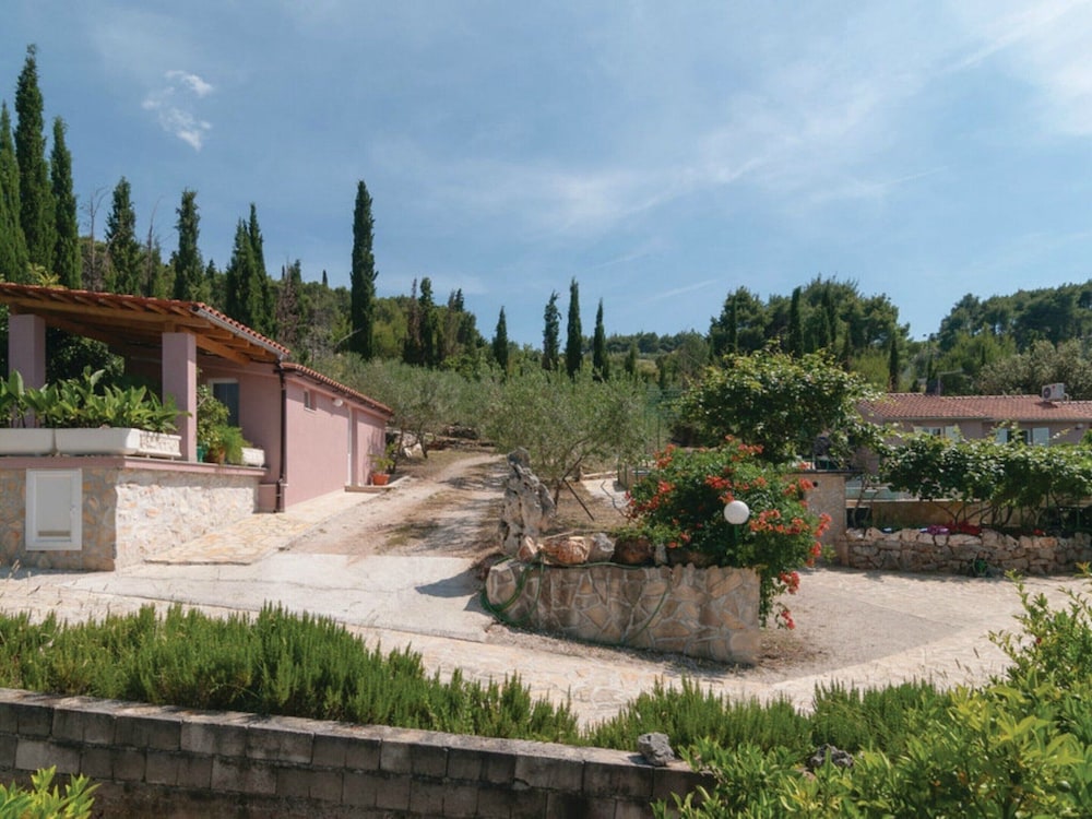 Holiday Home Blossom - Four Bedroom Holiday Home With Outdoor Pool and Jacuzzi - view 4