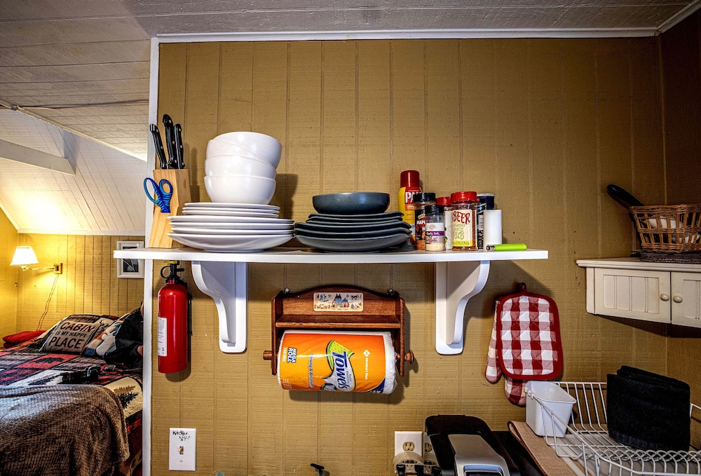 Bear Creek Lodge and Cabins in Helen Ga - Pet Friendly, River on Property, Walking Distance to downtown Helen