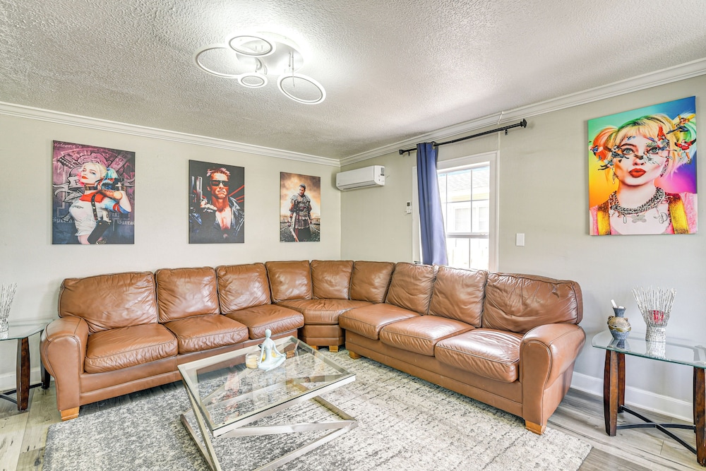 2 Mi to Dtwn: Walkable Apt in Houston!