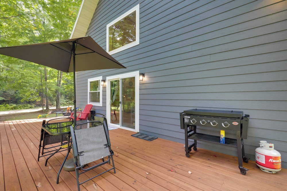 Paddle, Play & Relax: Home w/ Pioneer Lake Access!