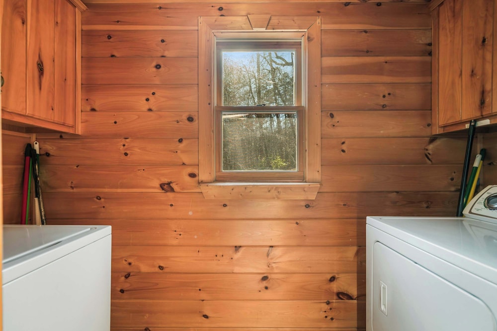 New! Riverfront Retreat Sleeps 12 Ellijay