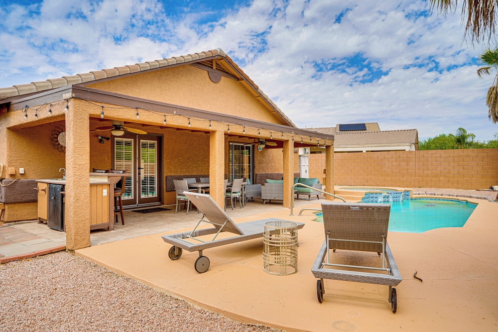 4 Mi to Catalina State Park: Mountain-view Home