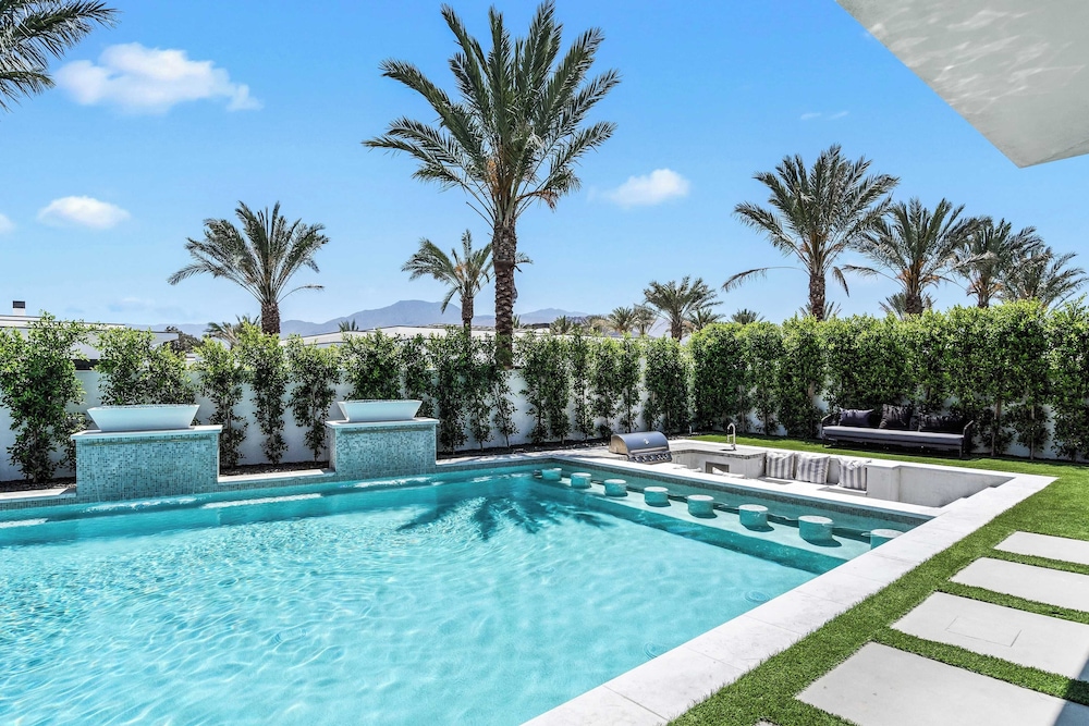 Sleeps 54 3 Luxury Villas w/ Pool + Spa, Pickleball Bravo by Avantstay
