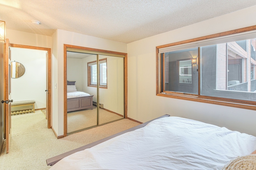 Walk to Winter Park Resort: Condo w/ Hot Tub!