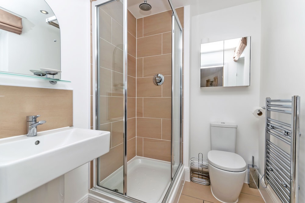 Racecourse Serviced Apartments