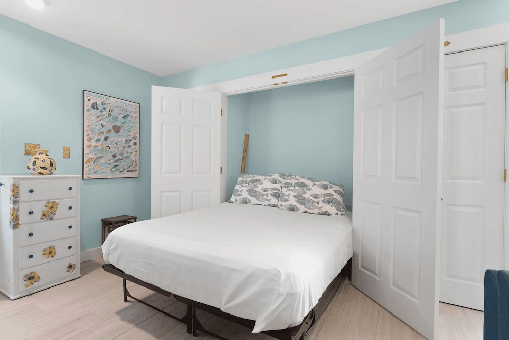 30A Grayt'n Greatful by Avantstay Charming Home+cottage, Walk to Western Lake