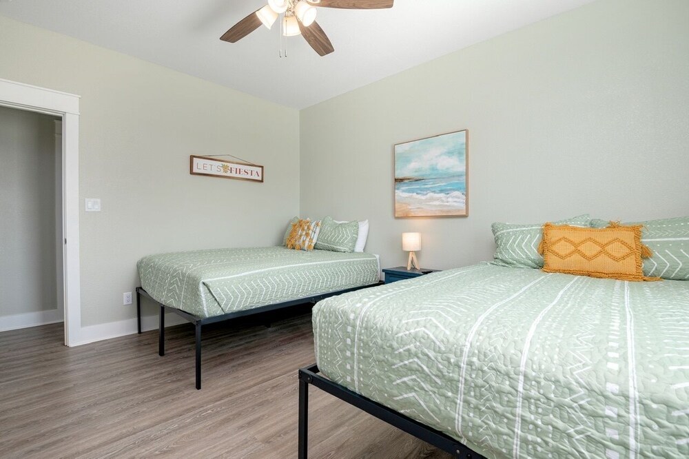 Blue Crab Cabana 3 Bedroom Home by RedAwning view 5