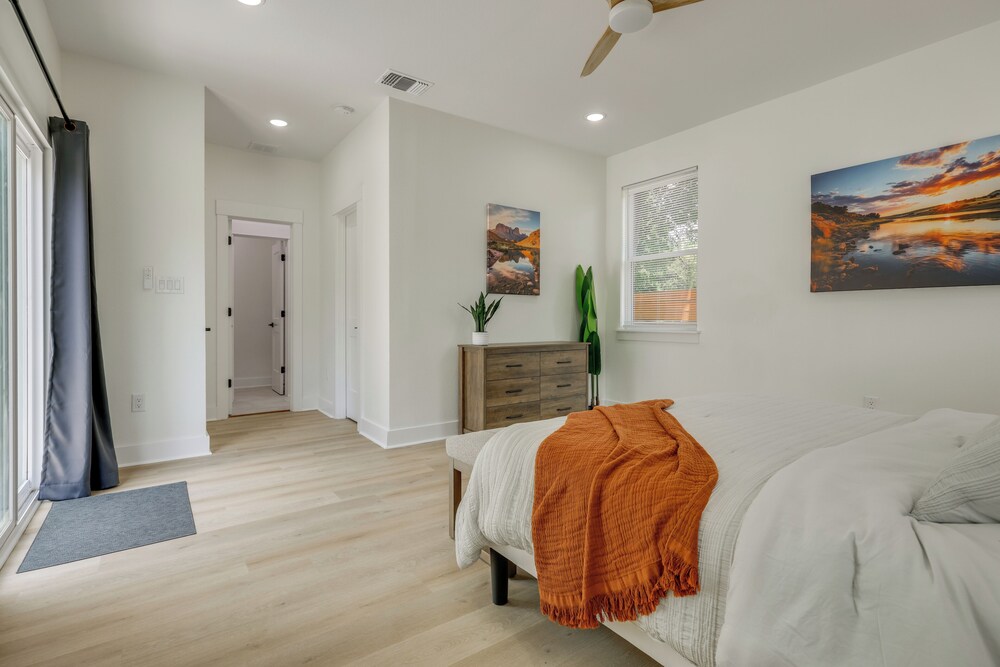 1/2 Mi to Schlitterbahn Waterpark: Home w/ Patio!